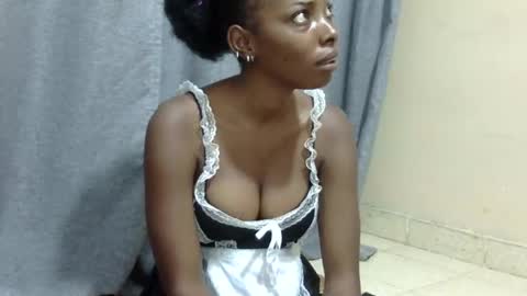 Snapshot of petite_tanya chatting on 12.10.24 Tanya online show from 12.10.24