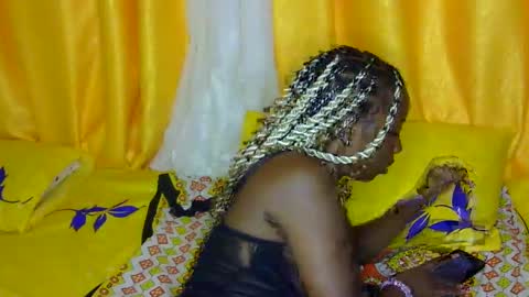 Snapshot of petite_tanya chatting on 01.05.25 Tanya online show from 01.05.25