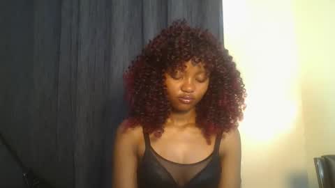 Snapshot of petite_temptation chatting on 12.02.25 Bad gurl Riri online show from 12.02.25