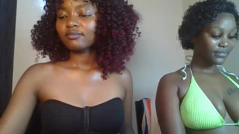 Snapshot of petite_temptation chatting on 12.05.25 Bad gurl Riri online show from 12.05.25