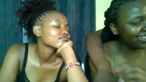 Snapshot of petite_temptation chatting on 12.14.25 Bad gurl Riri online show from 12.14.25