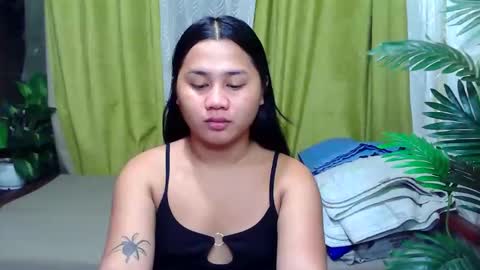 Snapshot of petite_trish chatting on 10.27.25 trish online show from 10.27.25