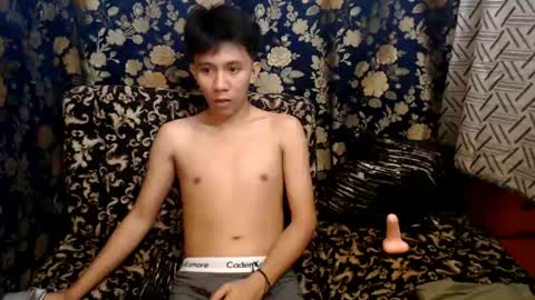 Snapshot of petiteasian_boy chatting on 06.26.26 cute vir online show from 06.26.26