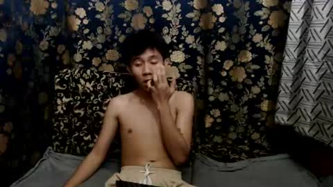 Snapshot of petiteasian_boy chatting on 07.16.26 cute vir online show from 07.16.26