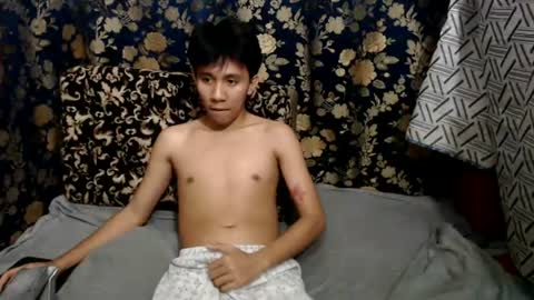 Snapshot of petiteasian_boy chatting on 07.19.26 cute vir online show from 07.19.26