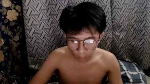 Snapshot of petiteasian_boy chatting on 07.25.26 cute vir online show from 07.25.26