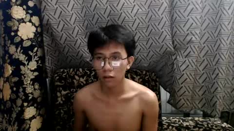 Snapshot of petiteasian_boy chatting on 07.26.26 cute vir online show from 07.26.26