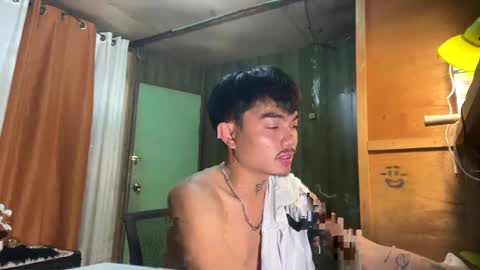 Snapshot of petiteasianx chatting on 11.10.25 Vrin online show from 11.10.25