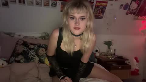Snapshot of petitecrystals chatting on 10.15.25 Crystal online show from 10.15.25