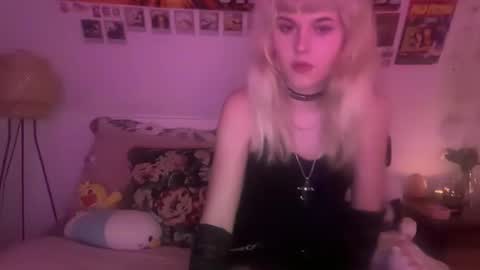Snapshot of petitecrystals chatting on 10.15.25 Crystal online show from 10.15.25
