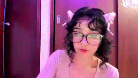Snapshot of petitee_lunna chatting on 10.27.25 Lunna online show from 10.27.25