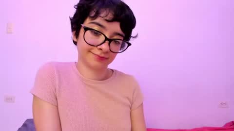 Snapshot of petitee_lunna chatting on 07.07.26 Lunna online show from 07.07.26