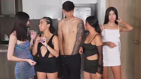 Sara Emma and Nahomy online show from 03.11.25