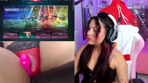 Snapshot of petitesofia_ chatting on 12.14.24 Sofia online show from 12.14.24