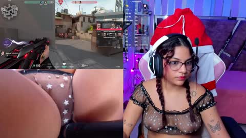 Snapshot of petitesofia_ chatting on 12.18.24 Sofia online show from 12.18.24