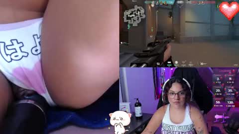 Snapshot of petitesofia_ chatting on 02.20.25 Sofia online show from 02.20.25