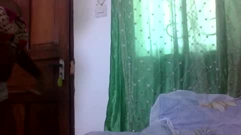 petitesweetchiq online show from 09.29.25