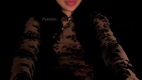 Snapshot of petitgirl_ chatting on 12.18.24 J A S S online show from 12.18.24