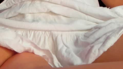 Snapshot of petitgirl_ chatting on 02.07.25 J A S S online show from 02.07.25