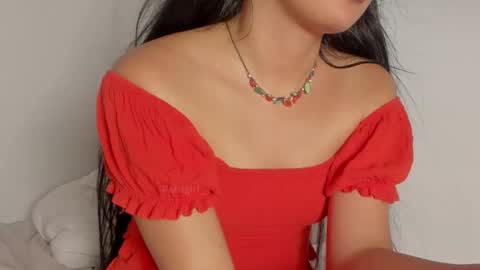 Snapshot of petitgirl_ chatting on 02.27.25 J A S S online show from 02.27.25