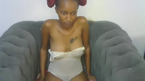 petitpearl online show from 02.23.25