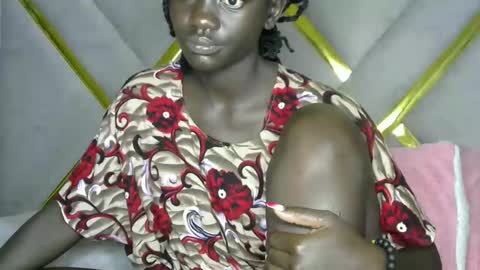 petitte_gyaal online show from 11.21.25