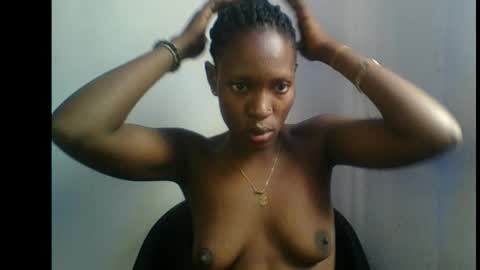 Snapshot of pettie_queen chatting on 10.30.25 beauty online show from 10.30.25