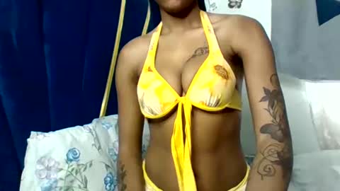 Snapshot of pettite_babe chatting on 12.18.24 Arielle online show from 12.18.24