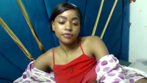 Snapshot of pettite_babe chatting on 01.08.25 Arielle online show from 01.08.25