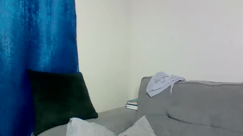 Snapshot of pettite_babe chatting on 12.05.25 Arielle online show from 12.05.25