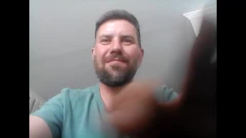 Snapshot of phantomozzie chatting on 10.18.25 phantomozzie online show from 10.18.25