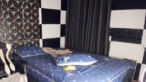 Snapshot of philhotbody chatting on 02.14.25 AJ online show from 02.14.25