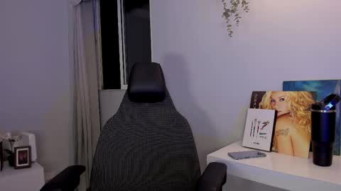 Phil.   INDEPENDENT MODEL online show from 04.08.26