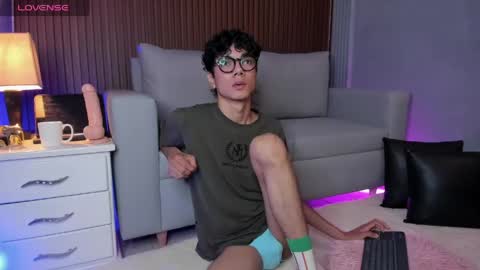 Snapshot of phillicious_ chatting on 05.23.26 Phillip online show from 05.23.26
