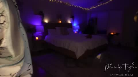 PHOENIX TAYLOR online show from 11.07.25