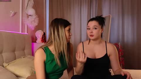 Snapshot of phyllisheart chatting on 01.18.25 Lora black and Lili blonde welcome you here online show from 01.18.25