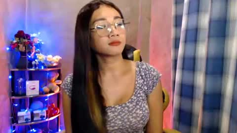 Snapshot of pia_worthsback chatting on 06.09.26 Pia online show from 06.09.26