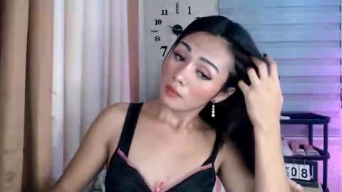 Pia online show from 04.08.26