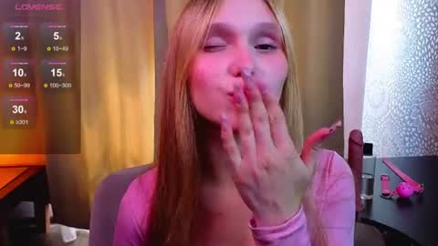 Snapshot of pickanicole chatting on 07.05.26 Adeline online show from 07.05.26