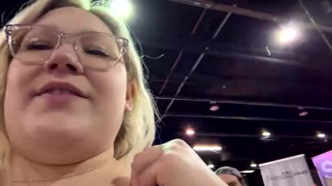 Piggy Rose online show from 04.11.26