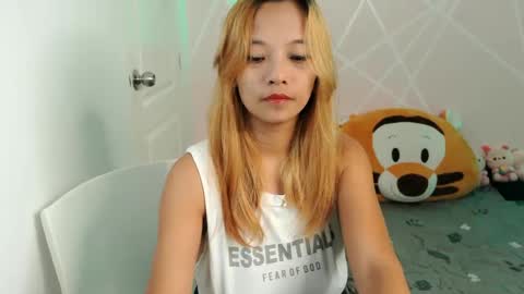 Snapshot of pinay_beauty14 chatting on 12.12.24 pinay beauty14 online show from 12.12.24