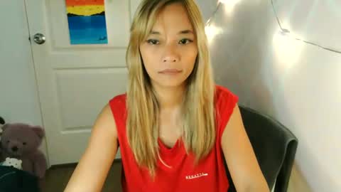 Snapshot of pinay_beauty14 chatting on 02.18.25 pinay beauty14 online show from 02.18.25