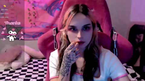 Snapshot of pineapple_dope chatting on 11.06.25 Nancy online show from 11.06.25