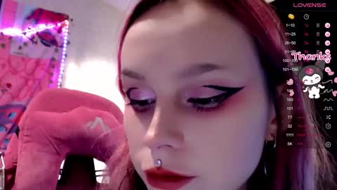 Snapshot of pineapple_dope chatting on 11.25.25 Nancy online show from 11.25.25