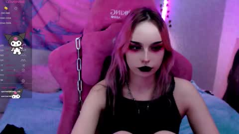 Snapshot of pineapple_dope chatting on 12.15.25 Nancy online show from 12.15.25