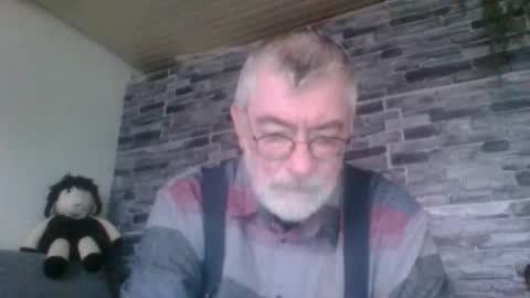 Snapshot of pinholder chatting on 11.01.25 Michael online show from 11.01.25