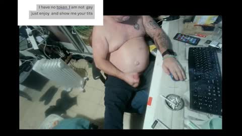 Snapshot of pini_z chatting on 12.28.24 pini_z online show from 12.28.24