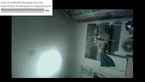 Snapshot of pini_z chatting on 01.06.25 pini_z online show from 01.06.25