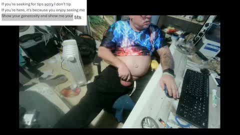 Snapshot of pini_z chatting on 01.17.25 pini_z online show from 01.17.25