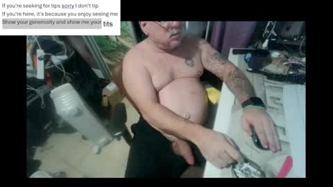 Snapshot of pini_z chatting on 02.23.25 pini_z online show from 02.23.25